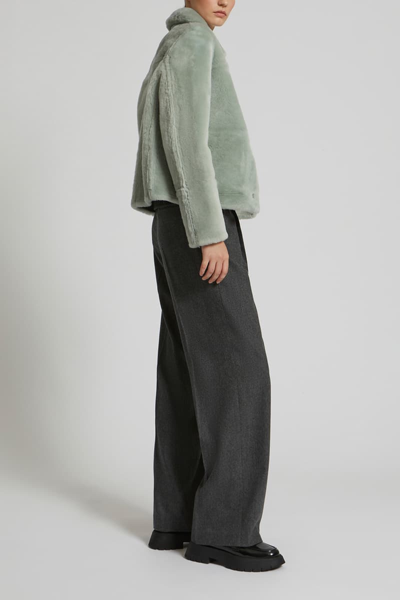 숏 리버시블 퍼 자켓 CE3WFYSJA041C70