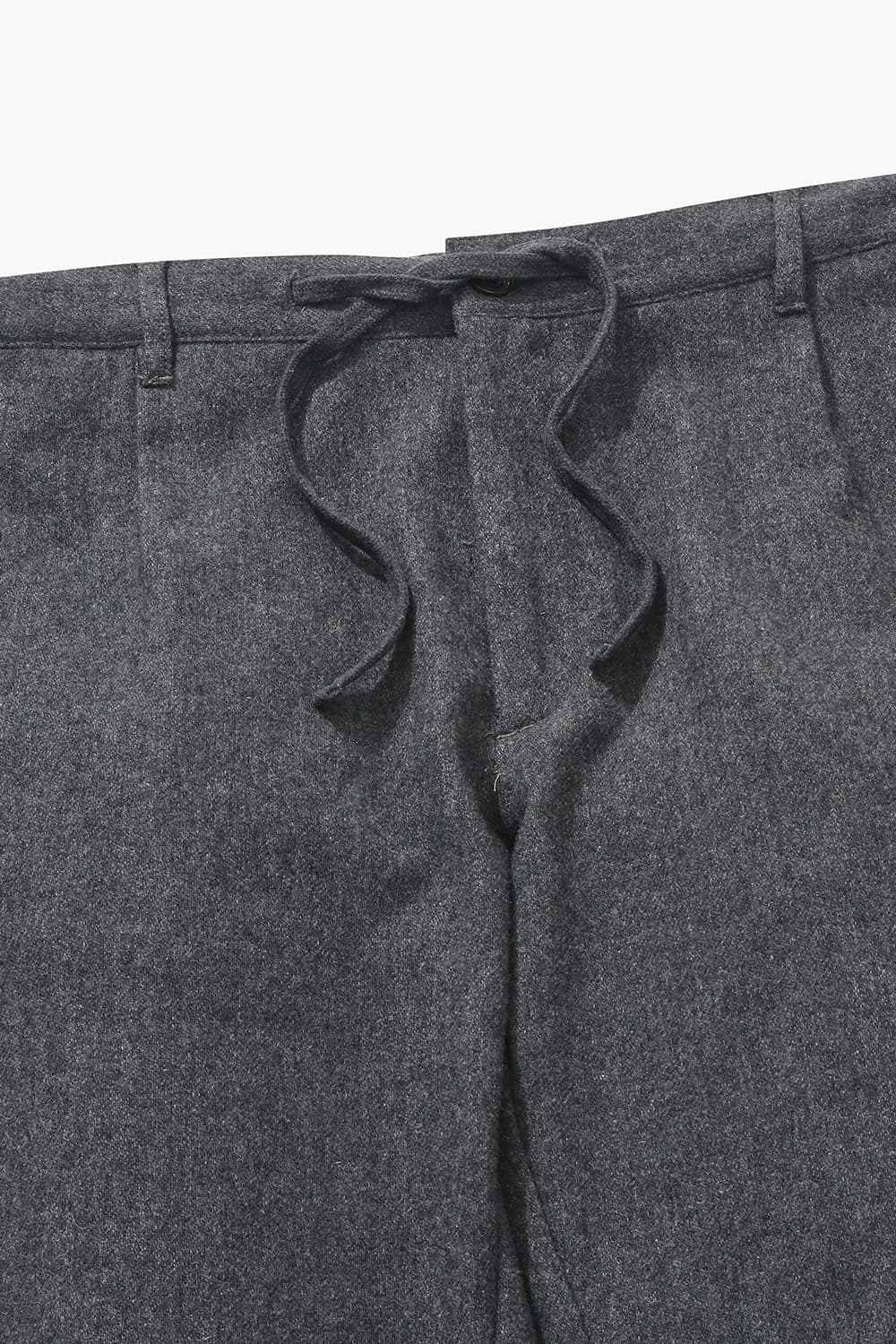 TANKER 울 혼방 드로우스트링 세미와이드 102 차콜그레이 팬츠