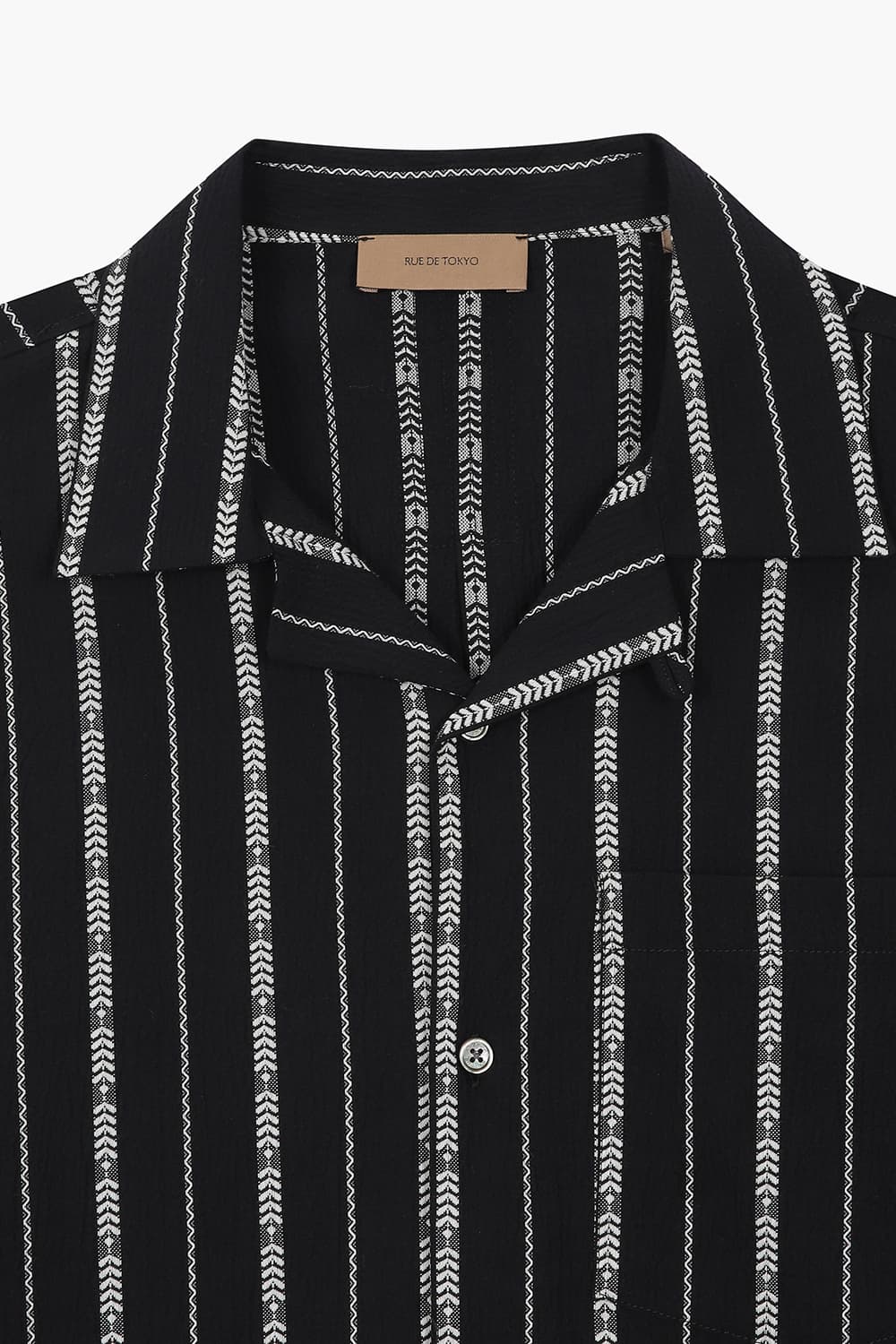 코튼 일러스트 스프라이프 테일러드 카라 106 블랙 반소매 셔츠