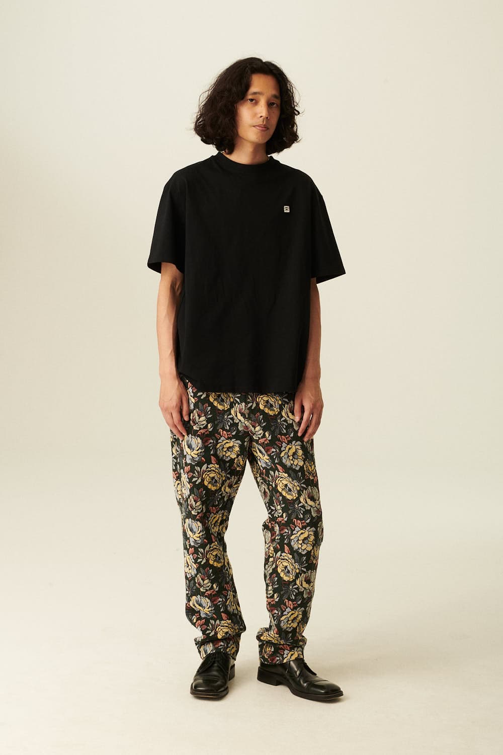 THOMAS 코튼 엠브로이더리 패치 004 블랙 반소매 티셔츠