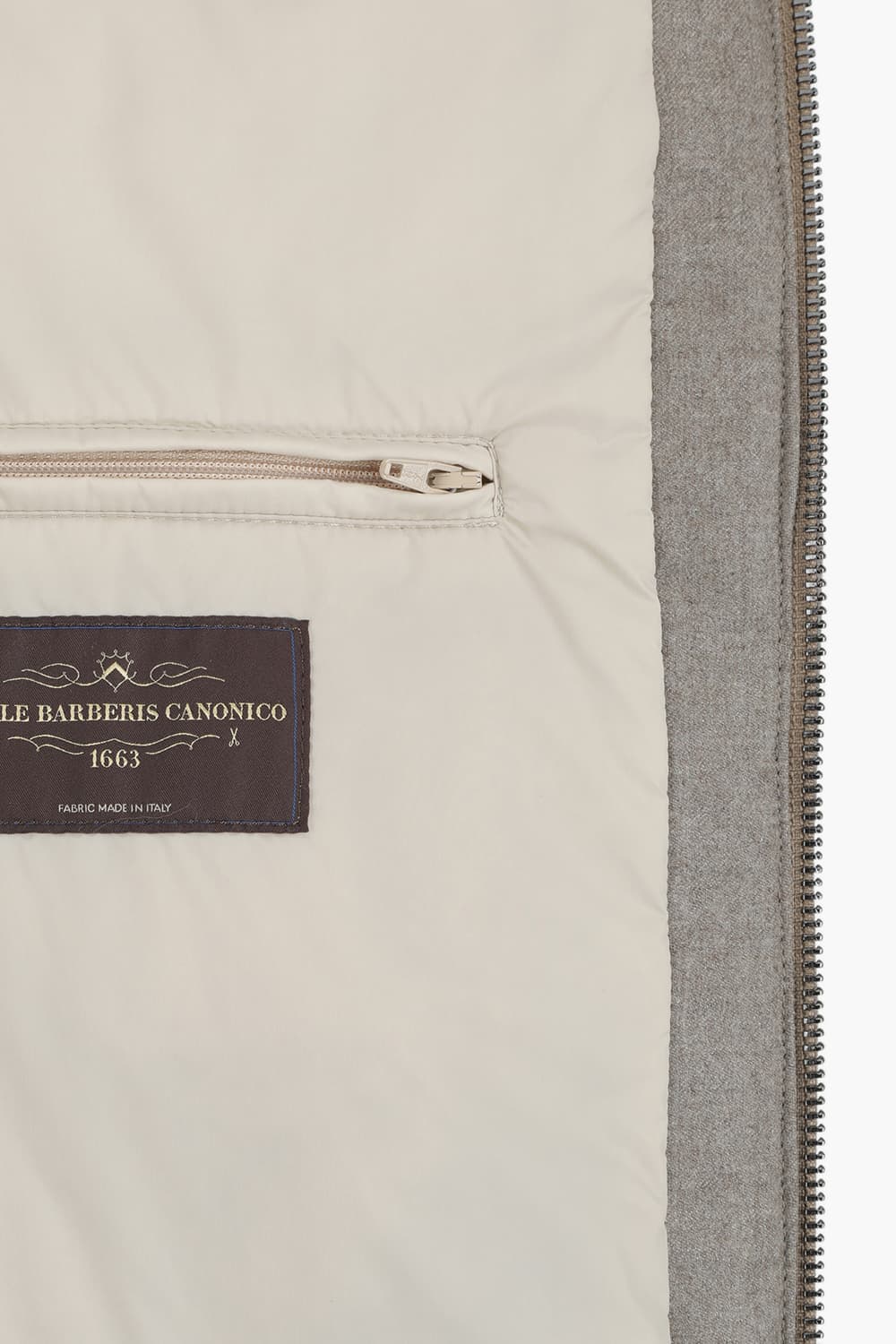 울 구스다운 램스킨 시어링 하이넥 801 라이트그레이 베스트