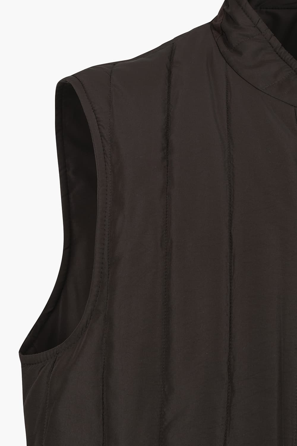 헨리넥 퀼팅 경량 502 다크브라운 베스트