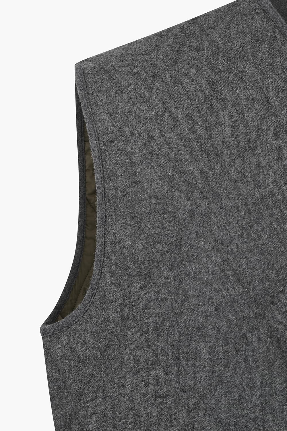 VINCE 울 혼방 퀼팅 빅 포켓 201 다크그레이 베스트